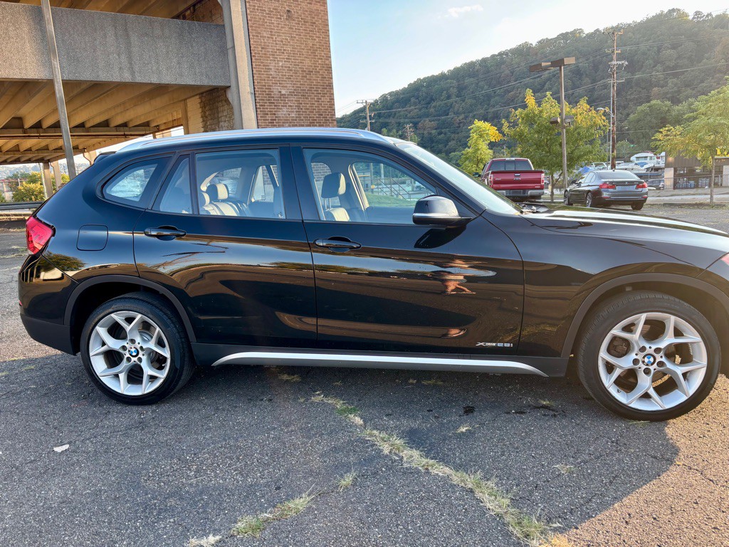 2015 BMW X1 Image 1