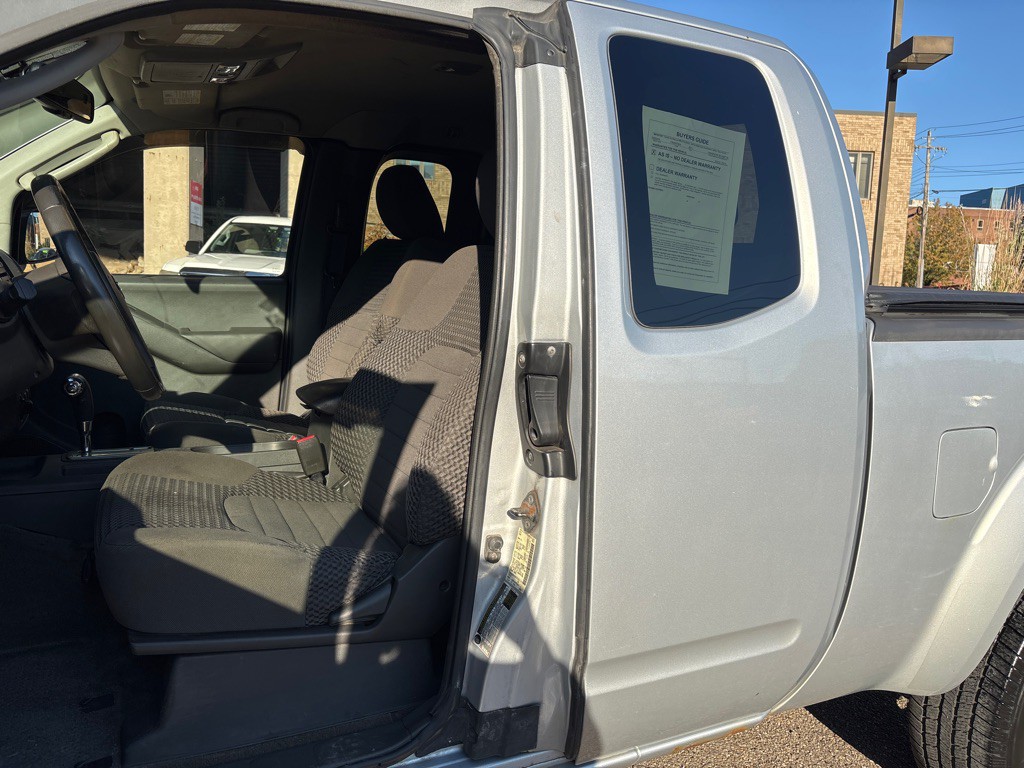 2011 Nissan Frontier Image 8