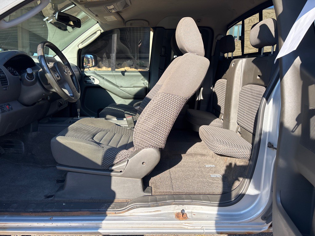 2011 Nissan Frontier Image 9