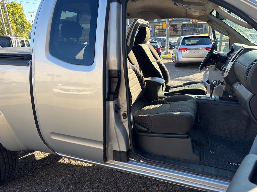 2011 Nissan Frontier Image 11