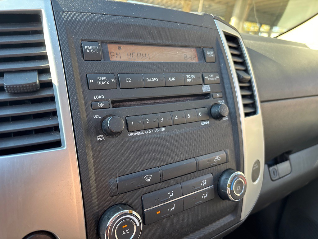 2011 Nissan Frontier Image 12