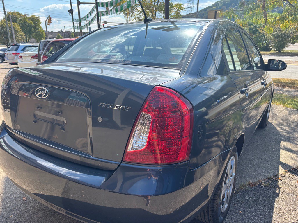 2008 Hyundai Accent Image 4