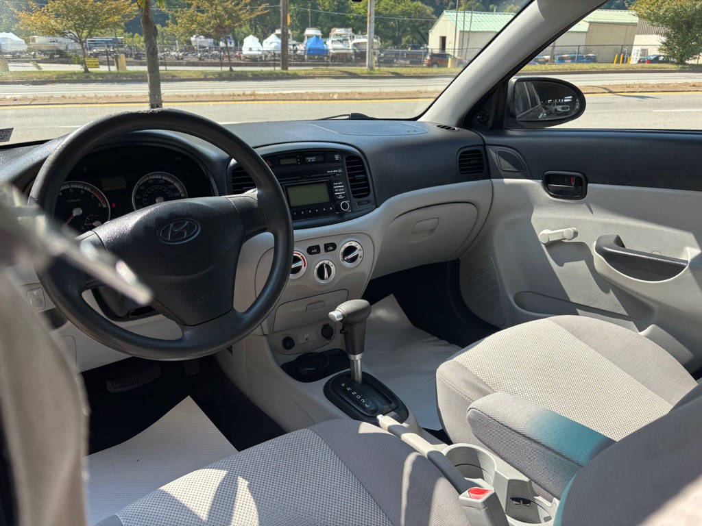 2008 Hyundai Accent Image 6