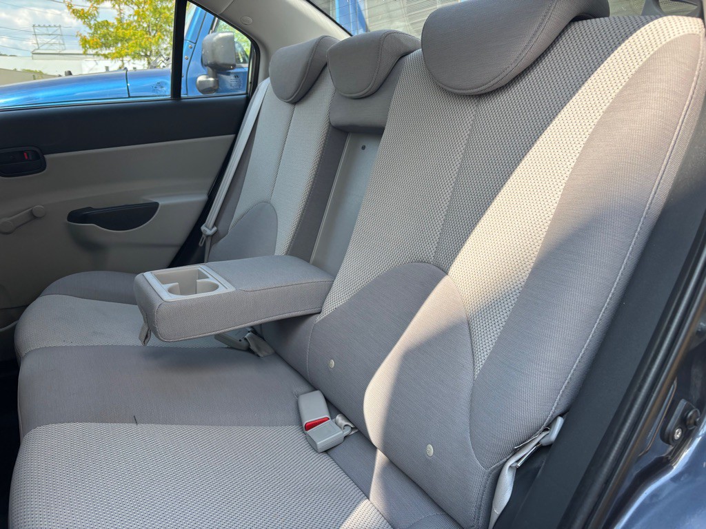 2008 Hyundai Accent Image 8