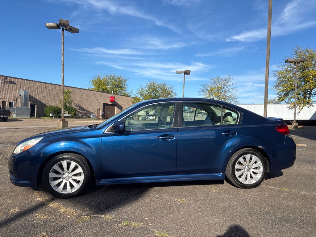 2011 Subaru Legacy Image 1