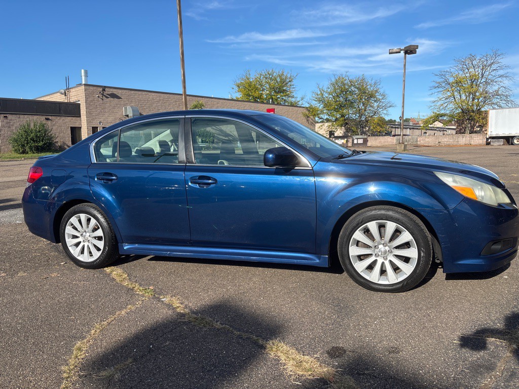 2011 Subaru Legacy Image 2