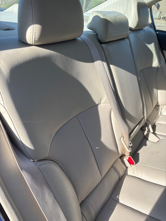 2011 Subaru Legacy Image 11