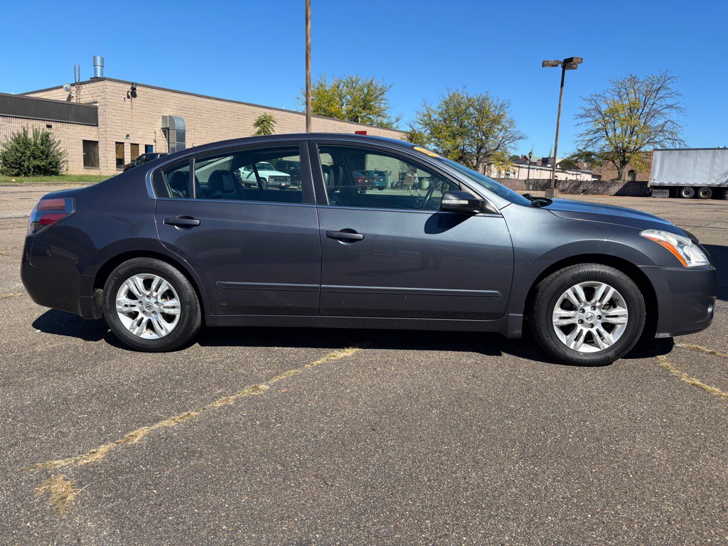 2011 Nissan Altima Image 1