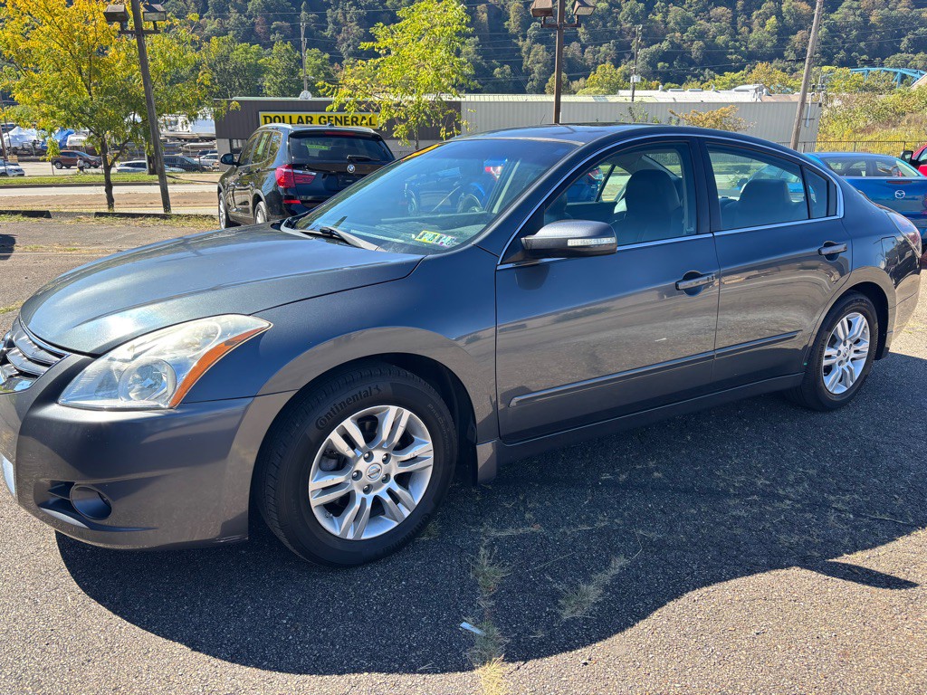 2011 Nissan Altima Image 2