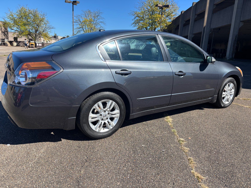 2011 Nissan Altima Image 3