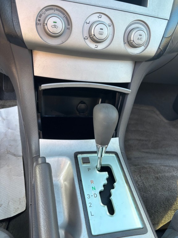 2004 Toyota Camry Image 9