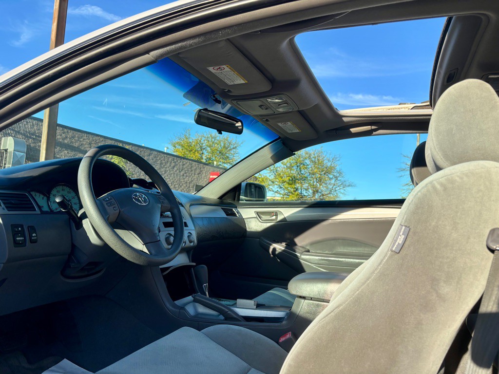2004 Toyota Camry Image 10