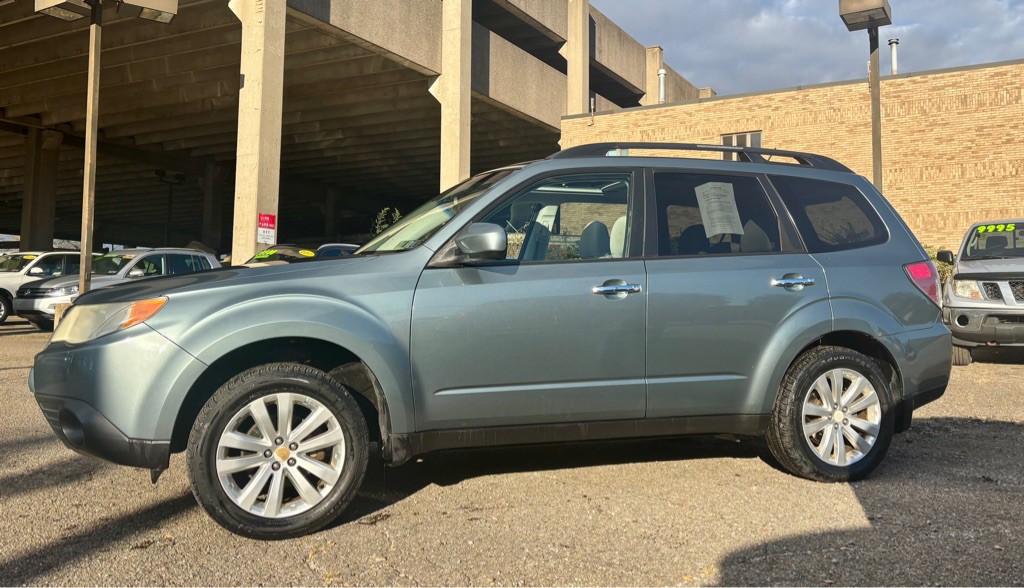 2011 Subaru Forester Image 1