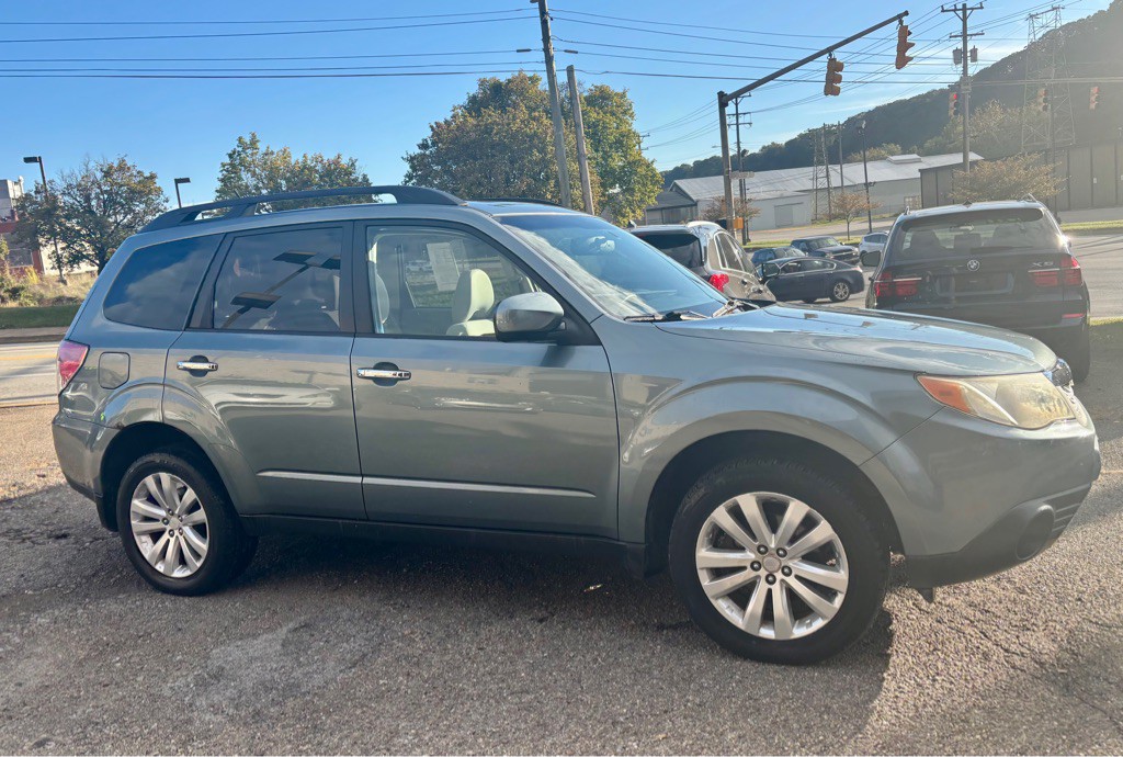 2011 Subaru Forester Image 3
