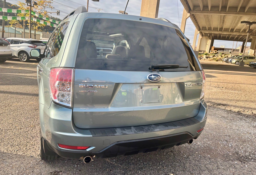 2011 Subaru Forester Image 9