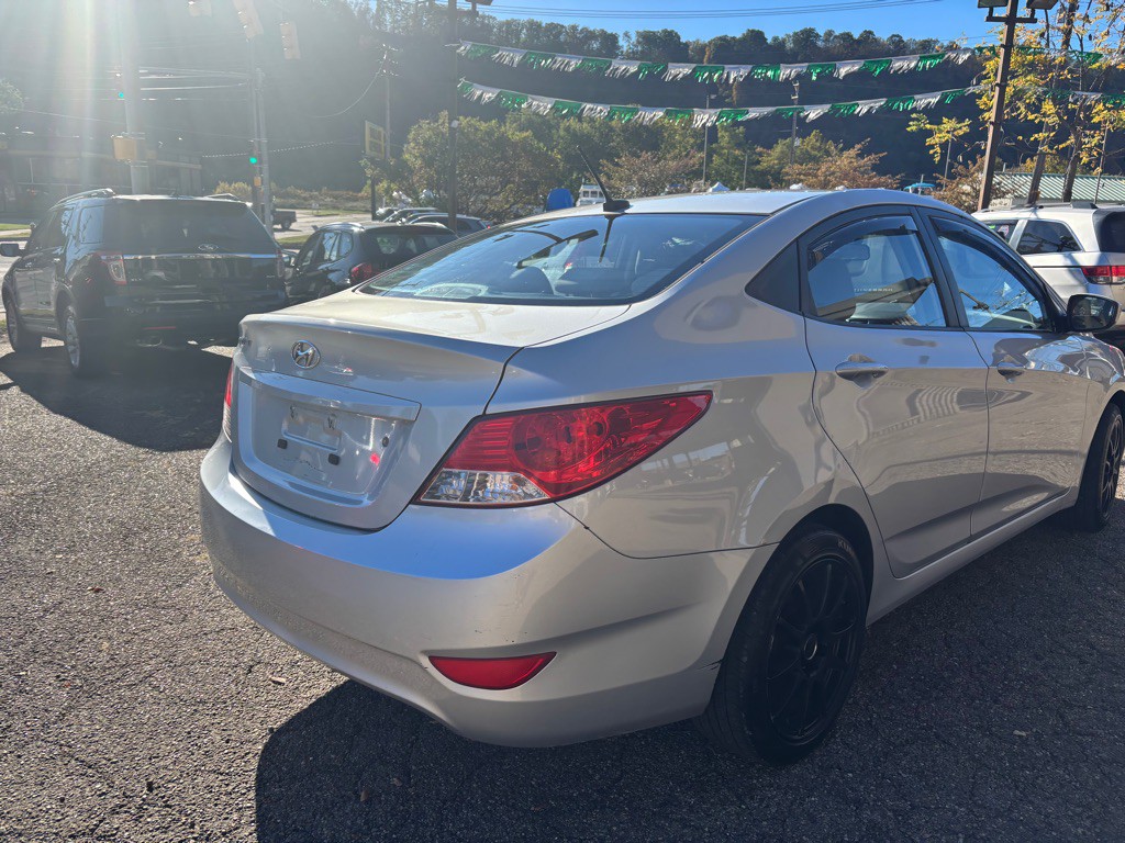 2012 Hyundai Accent Image 4