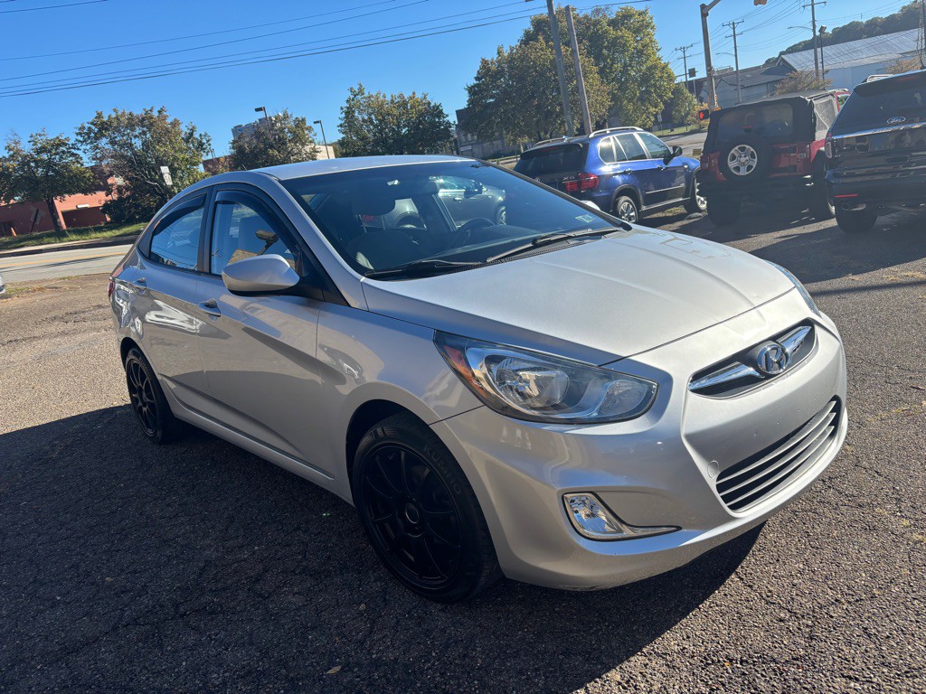 2012 Hyundai Accent Image 6