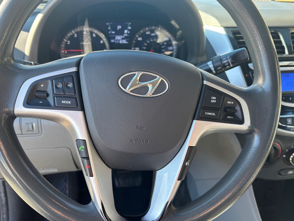 2012 Hyundai Accent Image 10