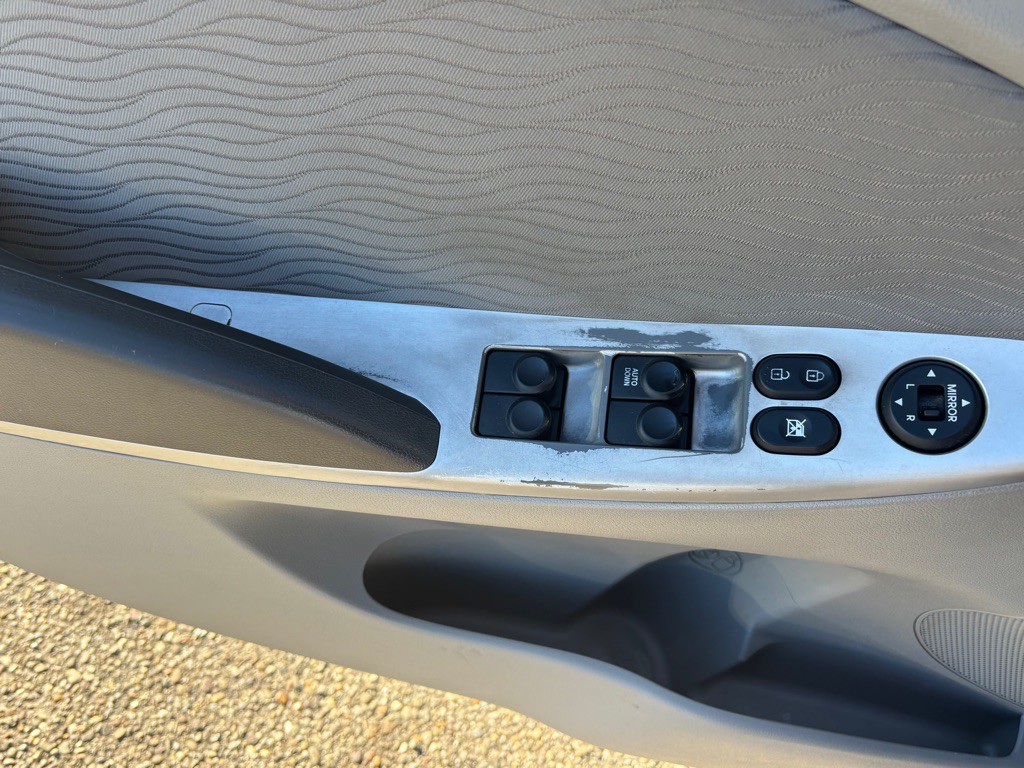 2012 Hyundai Accent Image 16