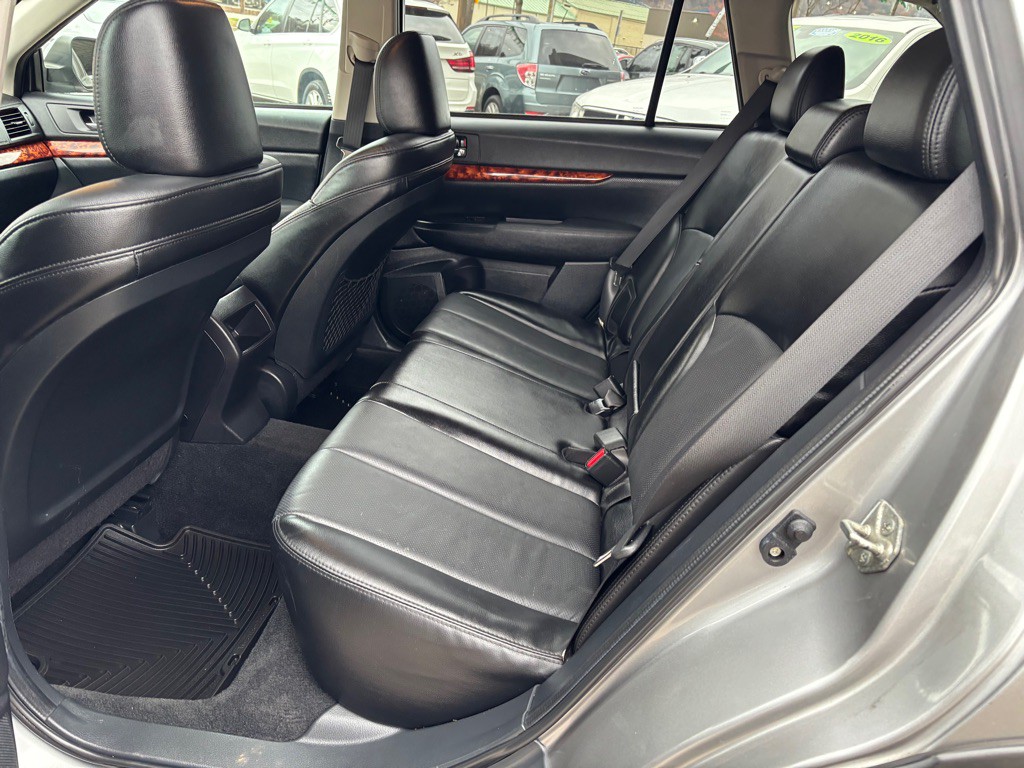 2011 Subaru Outback Image 5