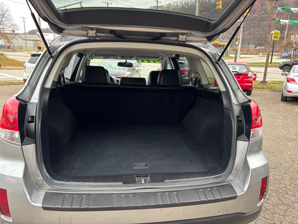 2011 Subaru Outback Image 6
