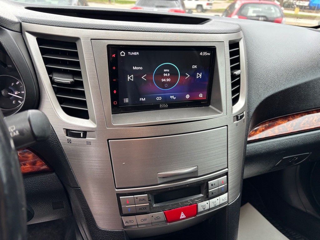 2011 Subaru Outback Image 7