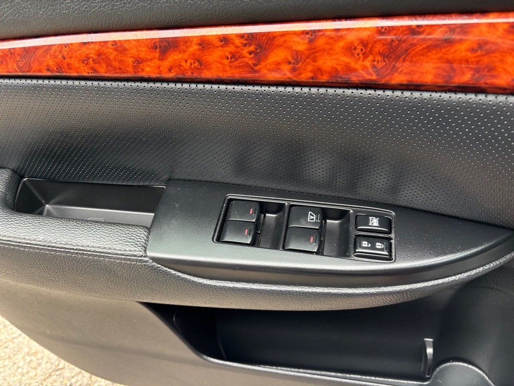 2011 Subaru Outback Image 12