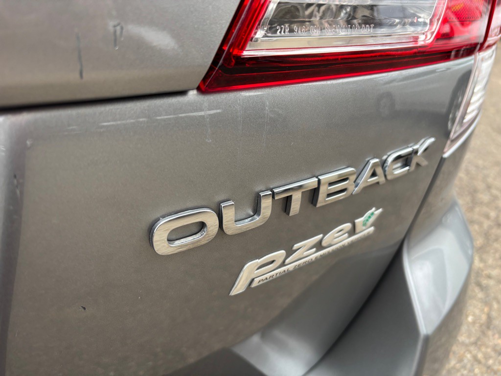 2011 Subaru Outback Image 16
