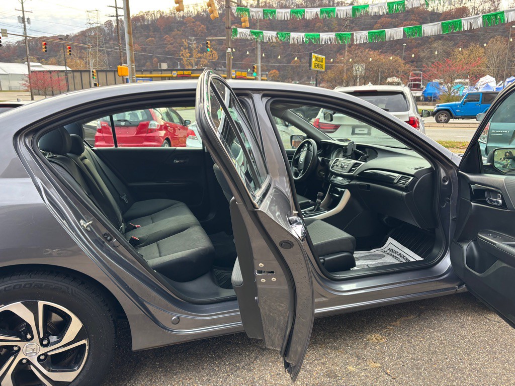 2011 Subaru Outback Image 26