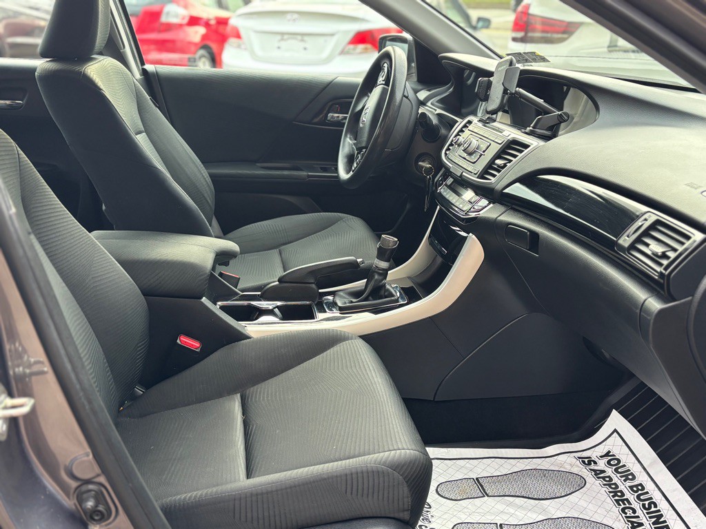 2011 Subaru Outback Image 29