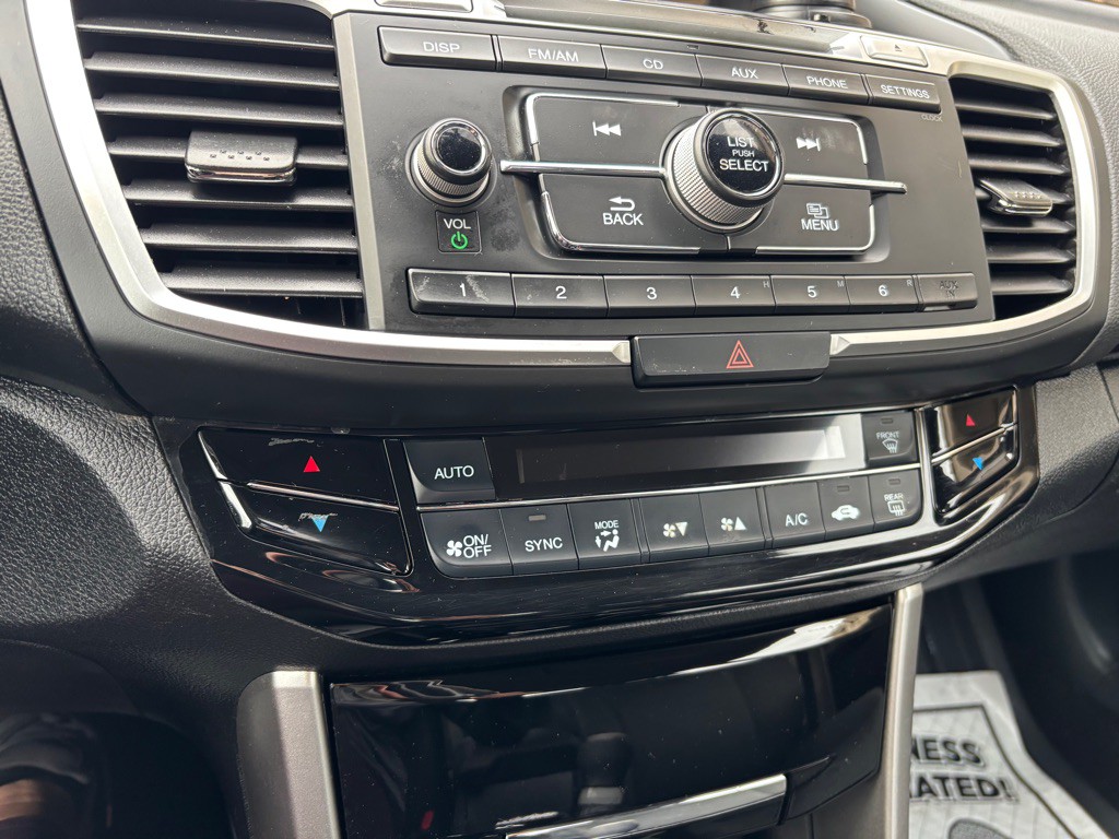 2011 Subaru Outback Image 30