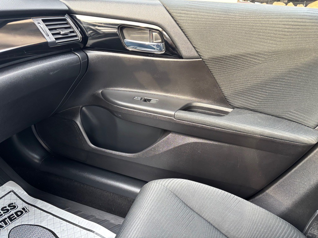 2011 Subaru Outback Image 36