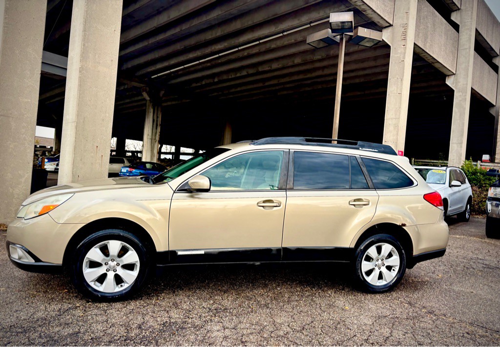 2010 Subaru Outback Image 1