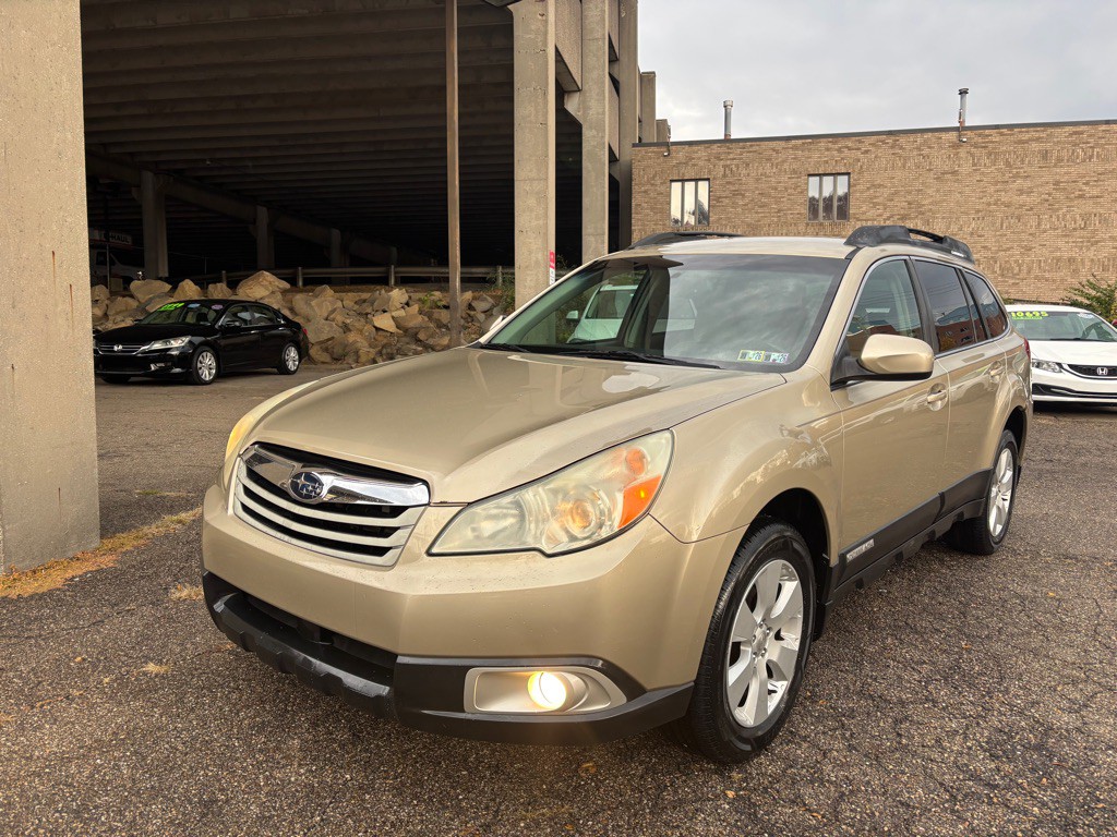 2010 Subaru Outback Image 2