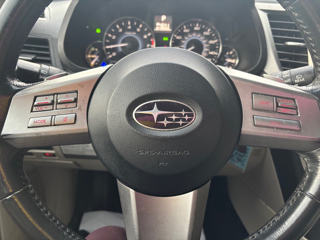 2010 Subaru Outback Image 10