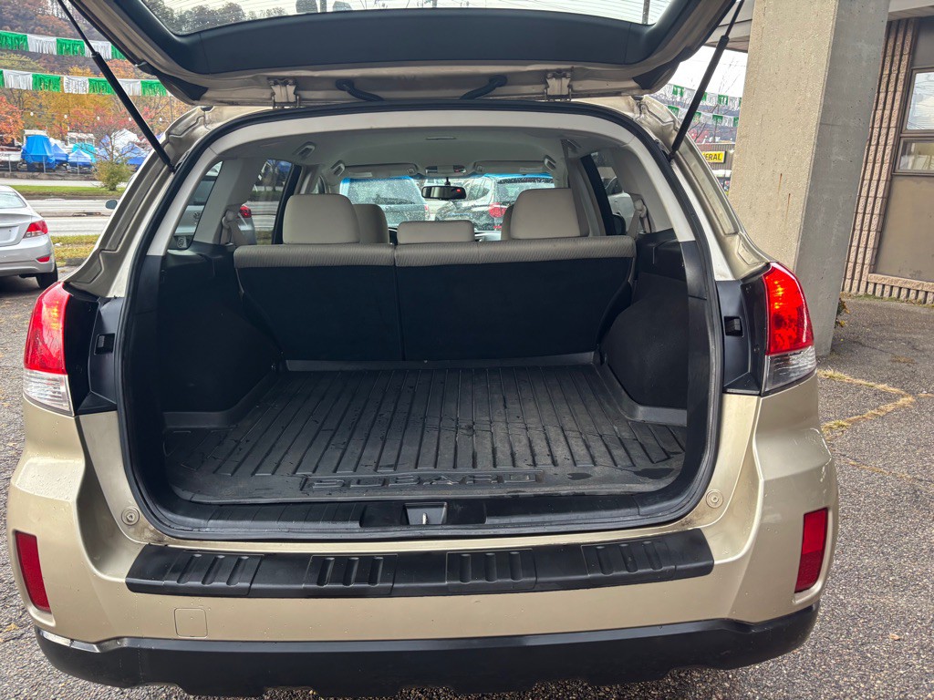 2010 Subaru Outback Image 15