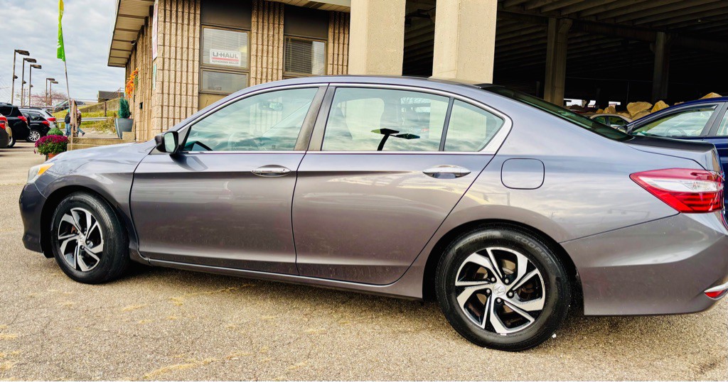 2017 Honda Accord Image 2