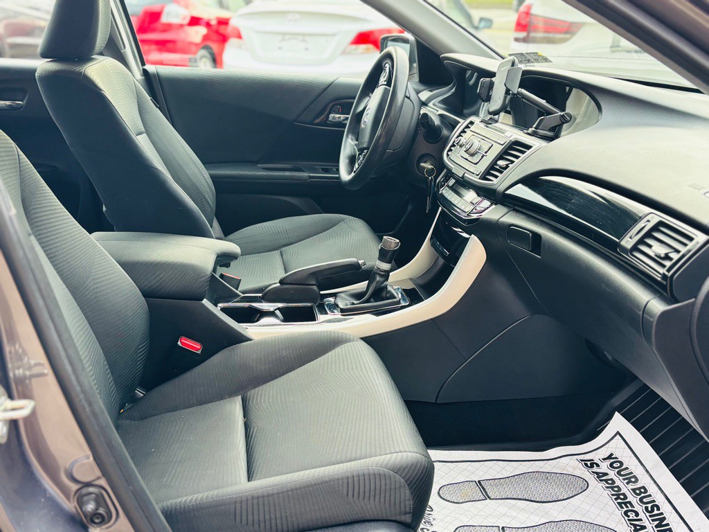 2017 Honda Accord Image 6