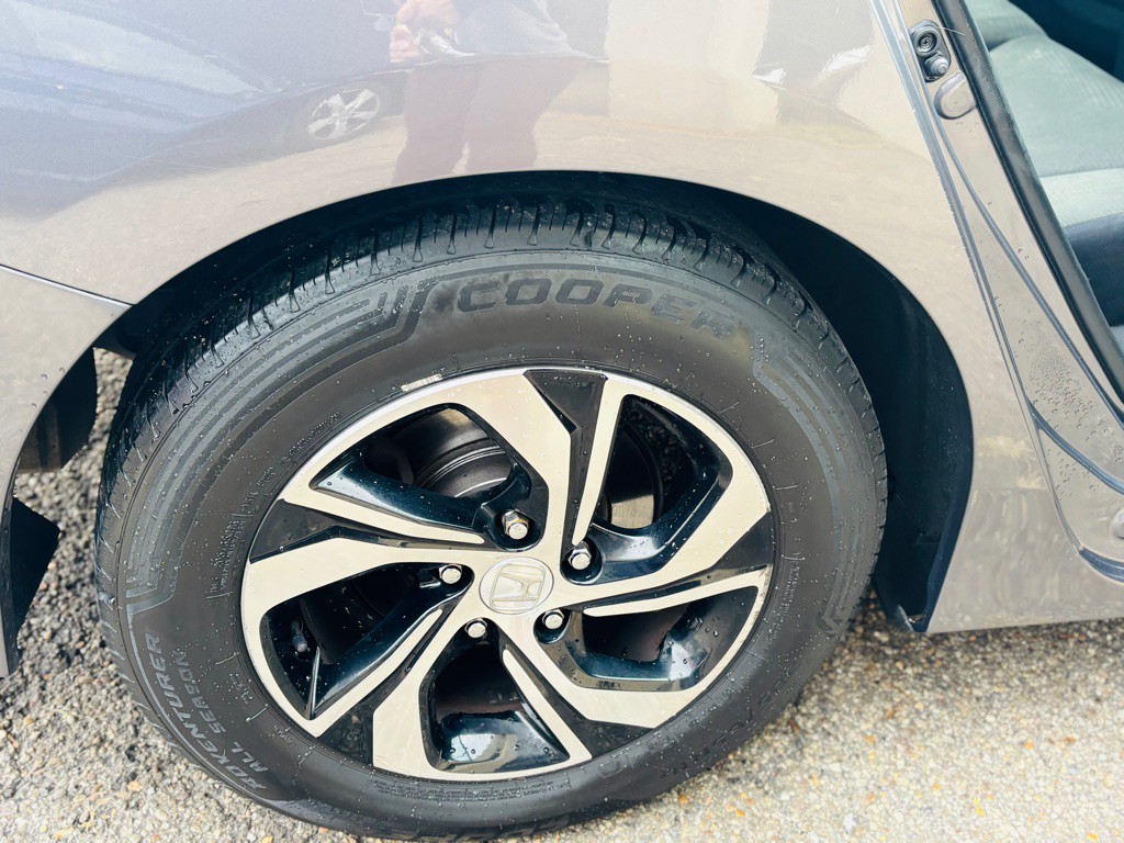 2017 Honda Accord Image 17