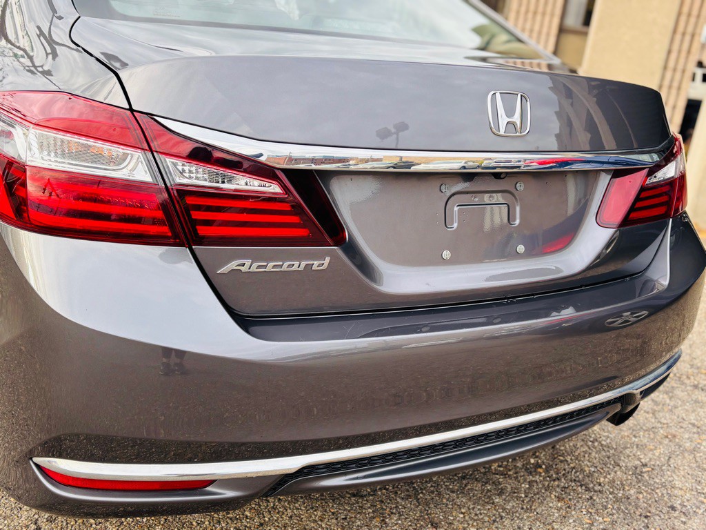 2017 Honda Accord Image 18