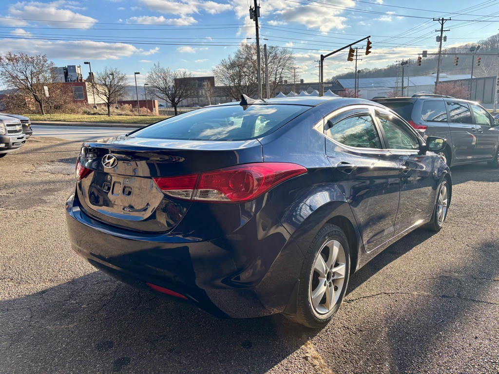 2013 Hyundai Elantra Image 4
