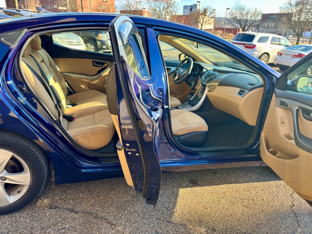 2013 Hyundai Elantra Image 6