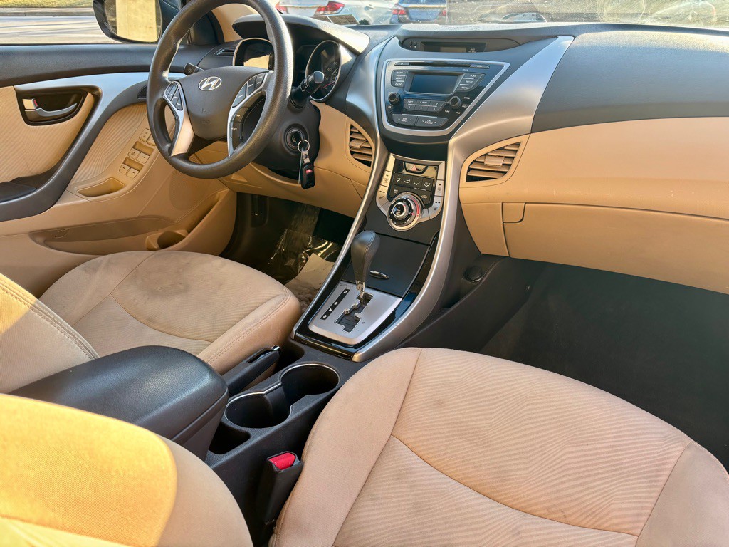 2013 Hyundai Elantra Image 7