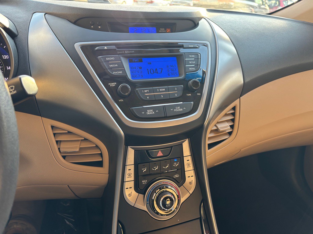 2013 Hyundai Elantra Image 8