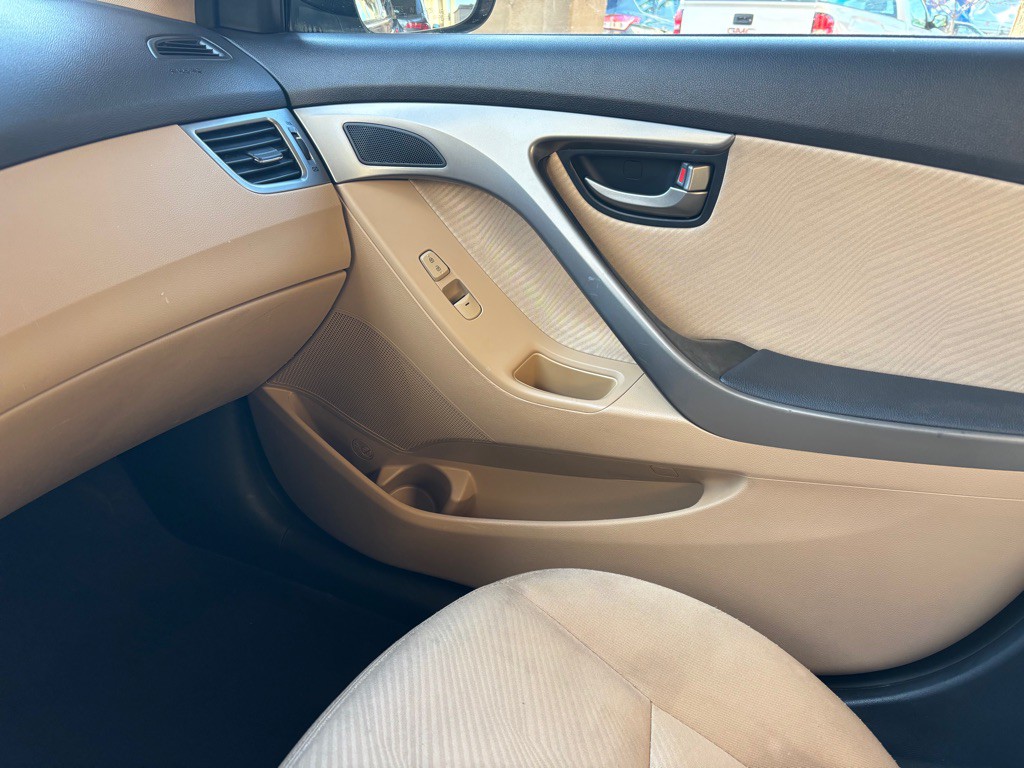 2013 Hyundai Elantra Image 13