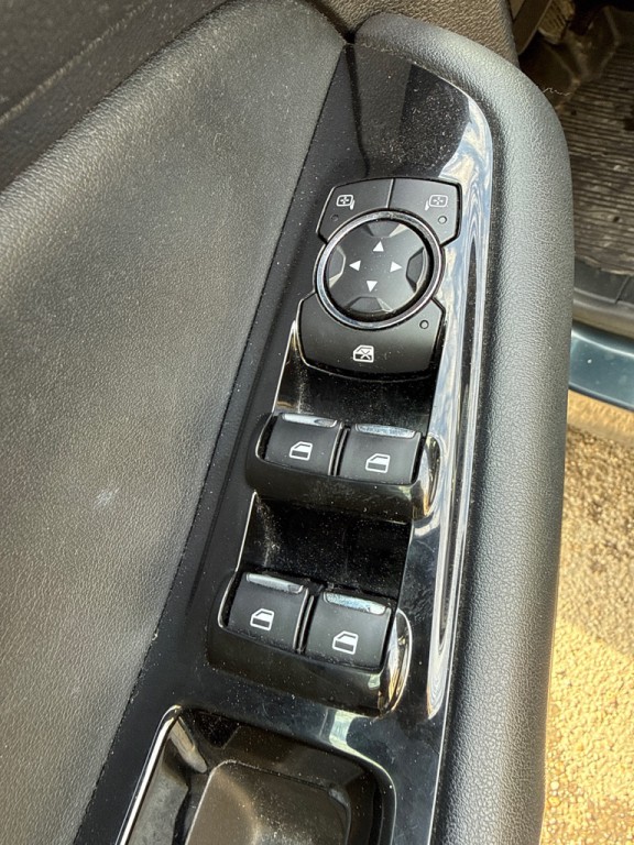 2019 Ford Edge Image 17