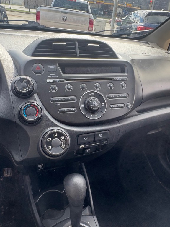 2013 Honda Fit Image 6