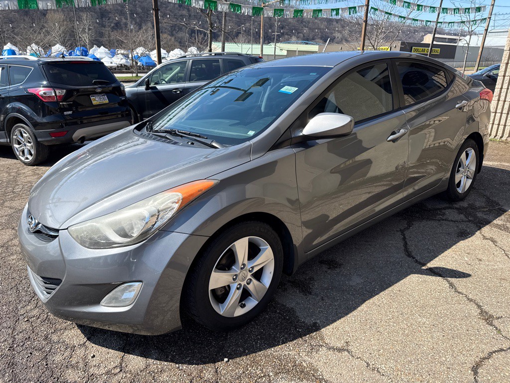2013 Hyundai Elantra Image 1