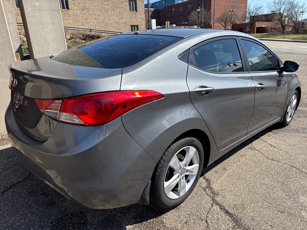 2013 Hyundai Elantra Image 3