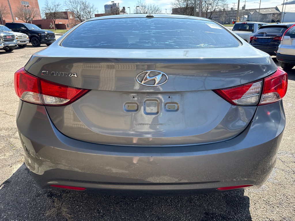2013 Hyundai Elantra Image 6